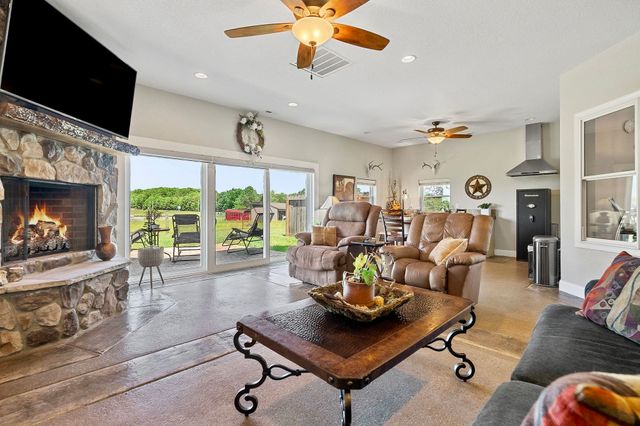 285 Harmony Ln, Smithville, TN 37166