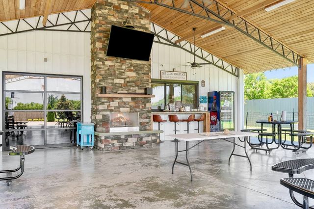 285 Harmony Ln, Smithville, TN 37166