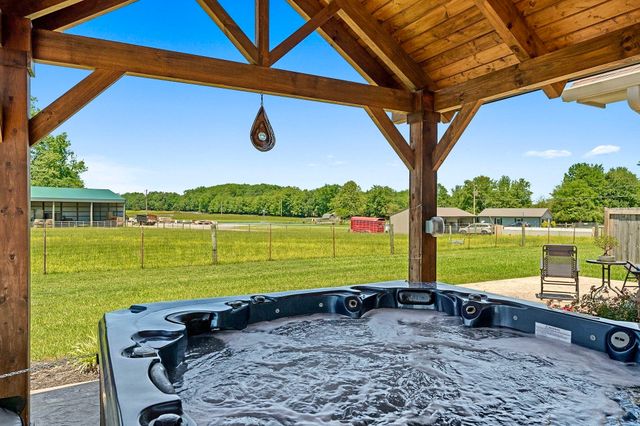 285 Harmony Ln, Smithville, TN 37166