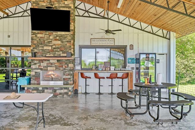 285 Harmony Ln, Smithville, TN 37166