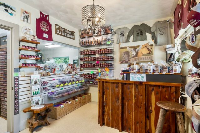 285 Harmony Ln, Smithville, TN 37166