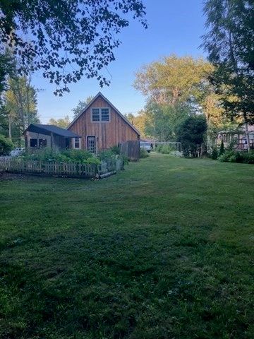 123 Rainbow Dr, Templeton, MA 01468