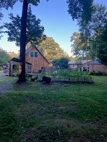 123 Rainbow Dr, Templeton, MA 01468