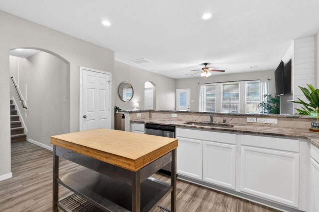 2121 Cedar Way Dr, Conroe, TX 77301