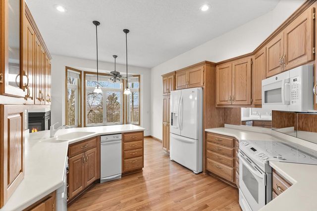 10471 Spyglass Drive, Eden Prairie, MN 55347