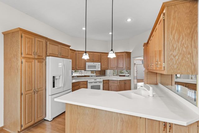 10471 Spyglass Drive, Eden Prairie, MN 55347