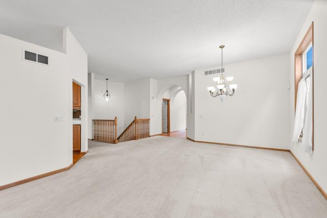 10471 Spyglass Drive, Eden Prairie, MN 55347
