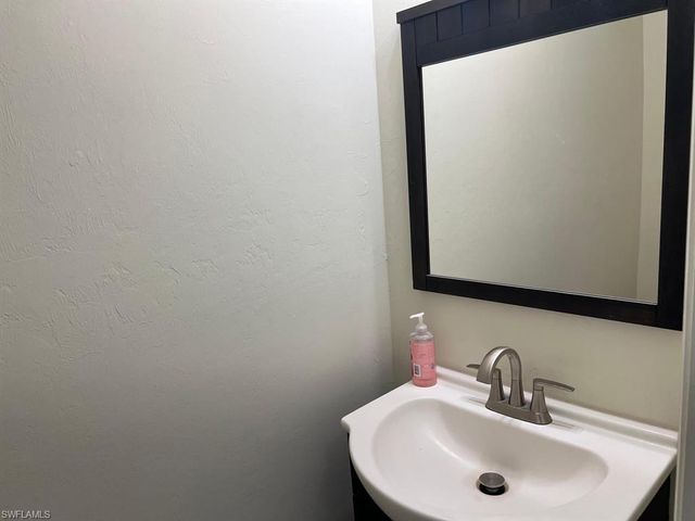 10329 Canal Brook LN, Lehigh Acres, FL 33936