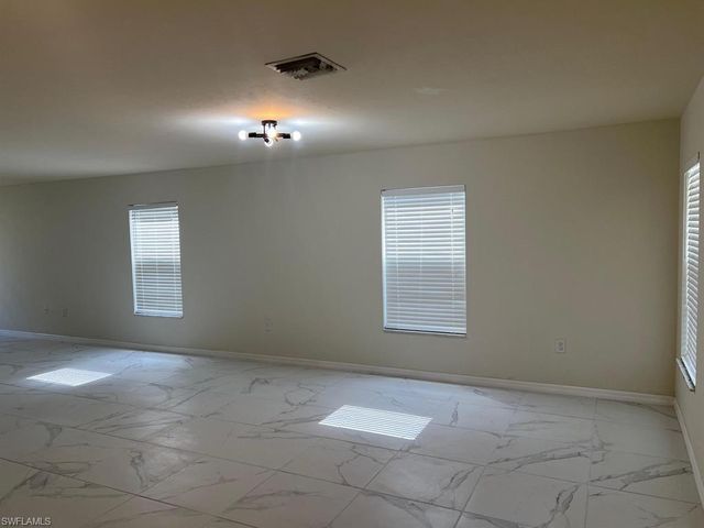 10329 Canal Brook LN, Lehigh Acres, FL 33936