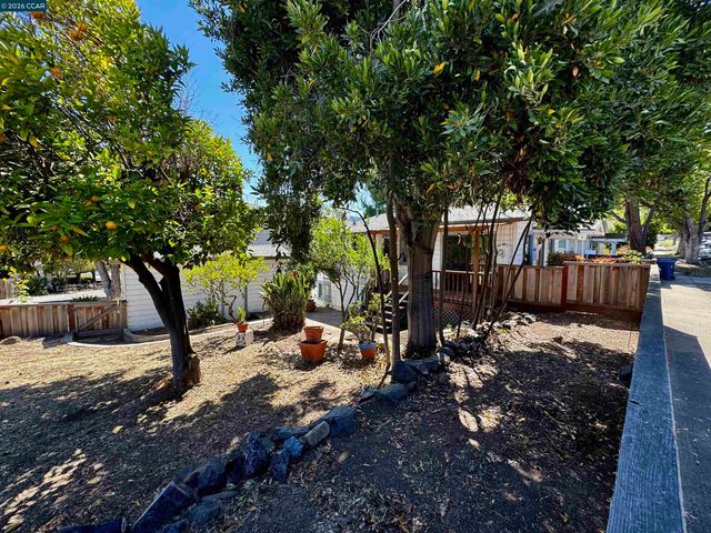 1546 Azalea Ave, Martinez, CA 94553