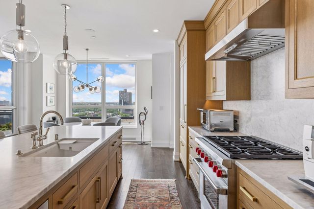 1111 W River Parkway 18D, Minneapolis, MN 55415