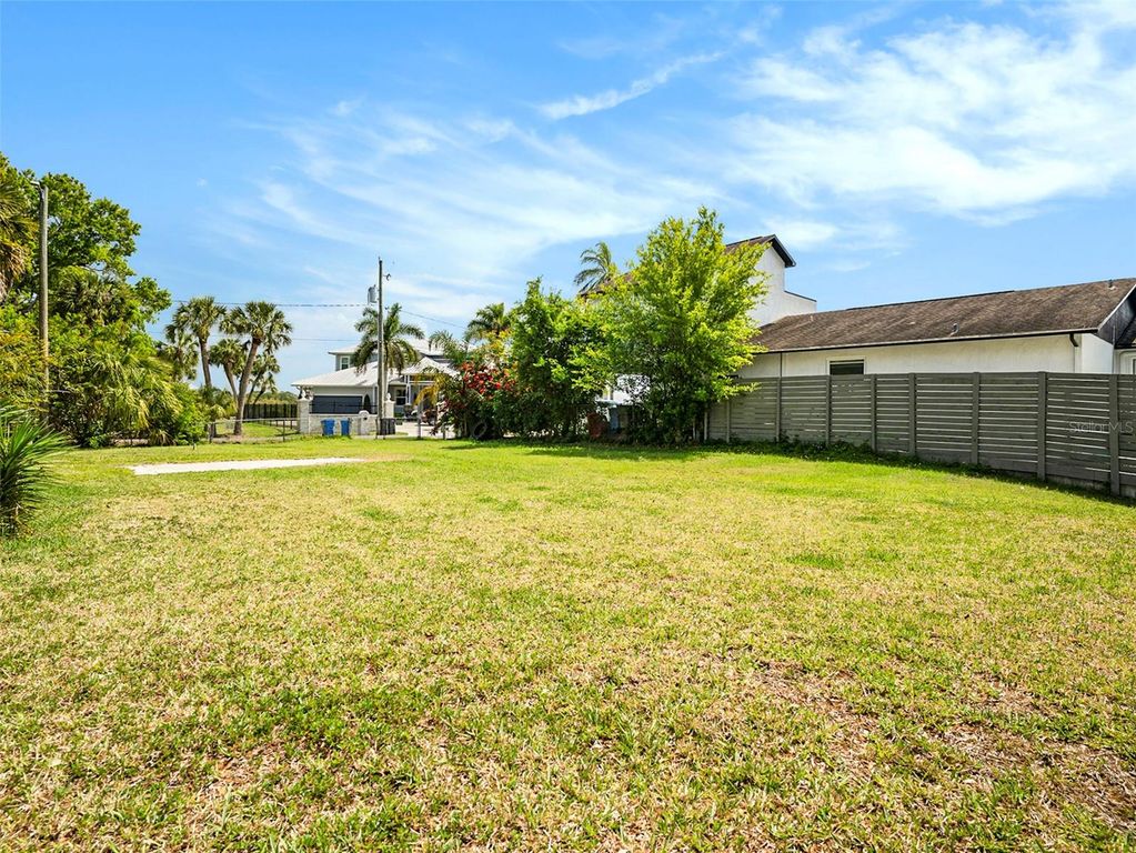 Image 11 of property listing at 7406 BAY DRIVE, Tampa, FL 33635