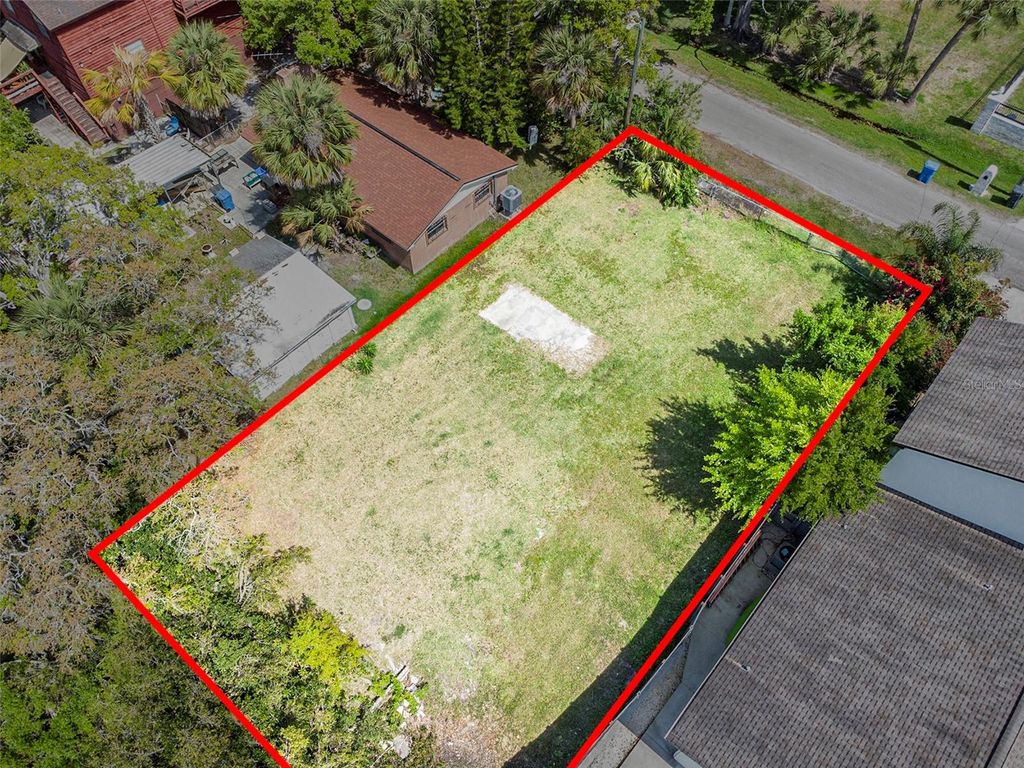 Image 13 of property listing at 7406 BAY DRIVE, Tampa, FL 33635