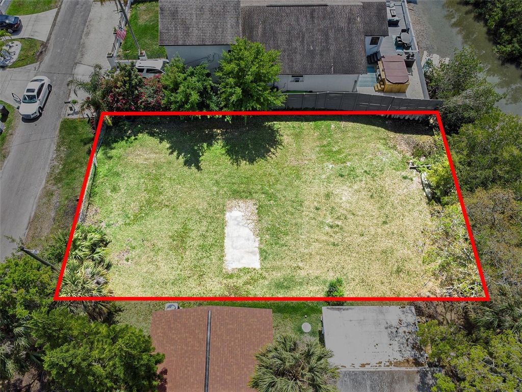 Image 15 of property listing at 7406 BAY DRIVE, Tampa, FL 33635