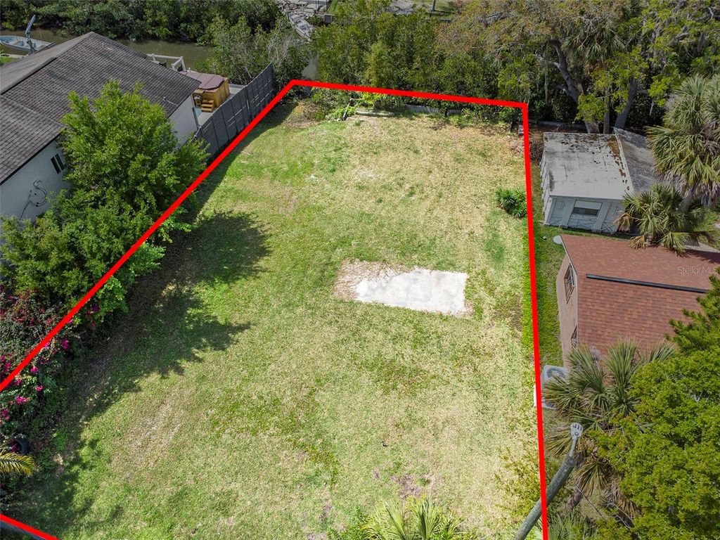 Image 17 of property listing at 7406 BAY DRIVE, Tampa, FL 33635