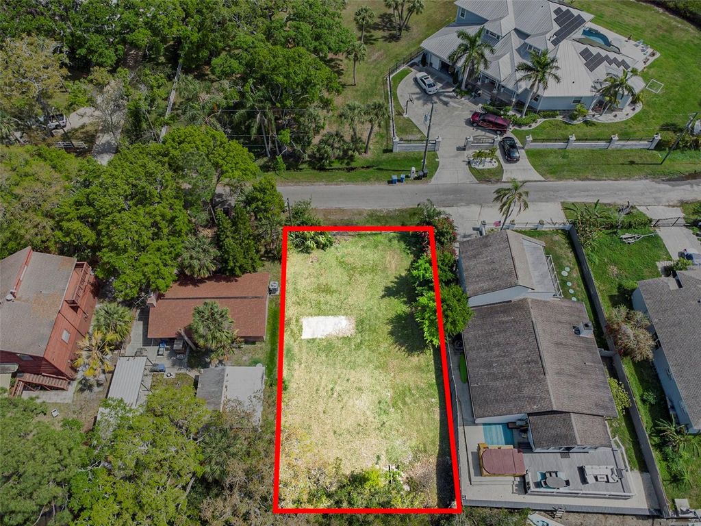 Image 20 of property listing at 7406 BAY DRIVE, Tampa, FL 33635