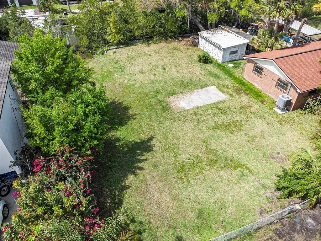 Image 5 of property listing at 7406 BAY DRIVE, Tampa, FL 33635