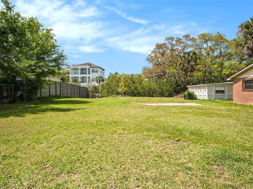 Image 8 of property listing at 7406 BAY DRIVE, Tampa, FL 33635