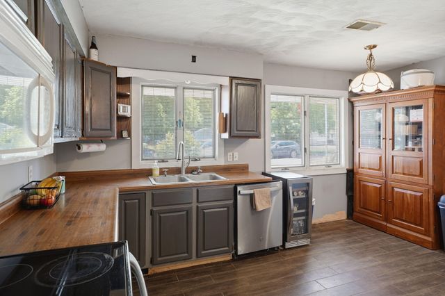 102 S Wendell Avenue, Hartford, MI 49057