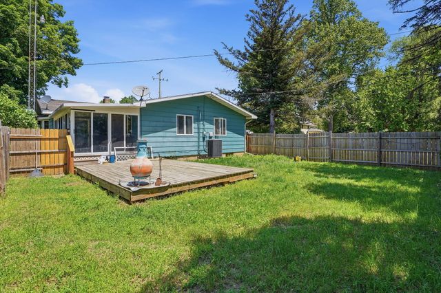 102 S Wendell Avenue, Hartford, MI 49057
