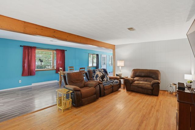 102 S Wendell Avenue, Hartford, MI 49057
