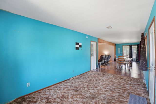 102 S Wendell Avenue, Hartford, MI 49057