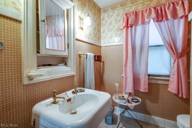 333 Trigonia Drive, Akron, OH 44302