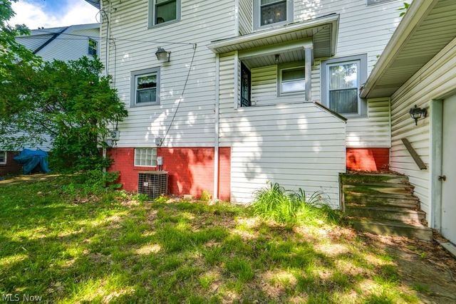 333 Trigonia Drive, Akron, OH 44302