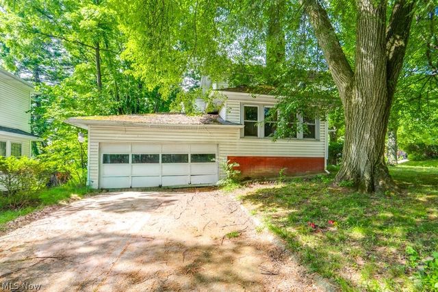 333 Trigonia Drive, Akron, OH 44302