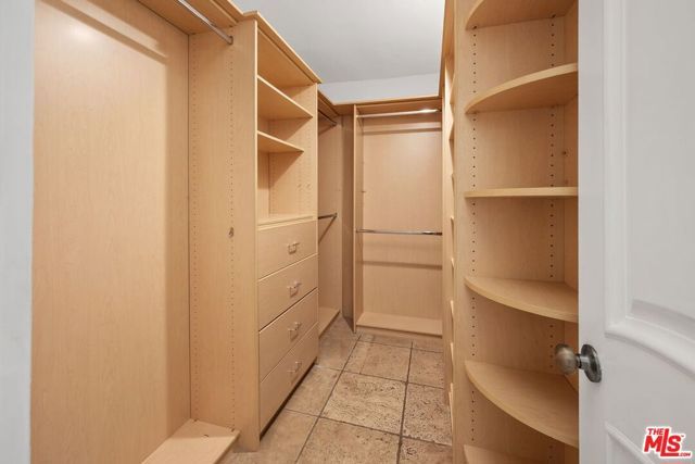 11970 Montana Avenue 102, Los Angeles, CA 90049