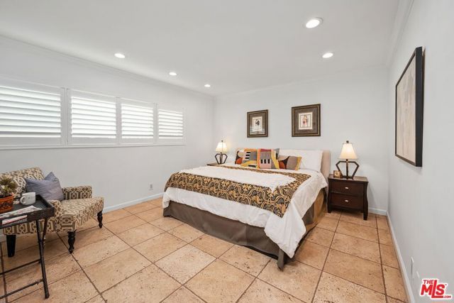 11970 Montana Avenue 102, Los Angeles, CA 90049