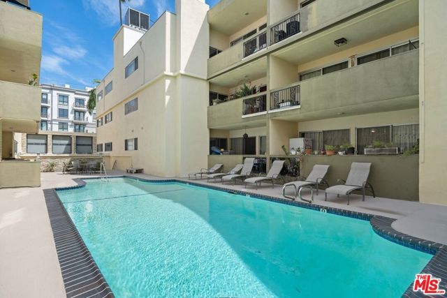 11970 Montana Avenue 102, Los Angeles, CA 90049