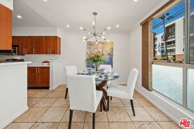 11970 Montana Avenue 102, Los Angeles, CA 90049