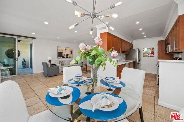 11970 Montana Avenue 102, Los Angeles, CA 90049