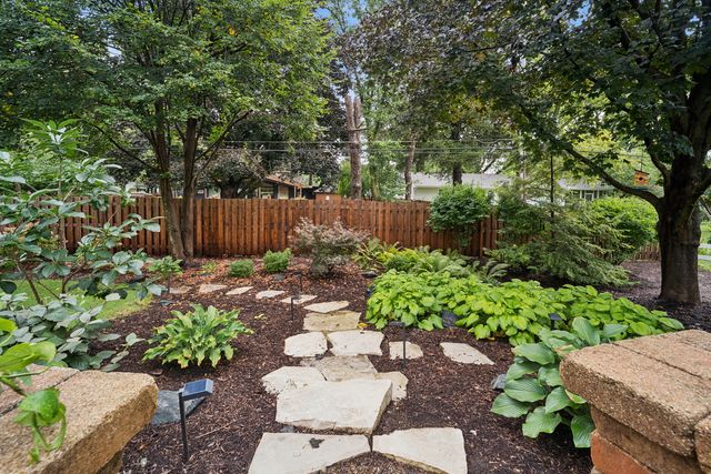 629 West Lane, Geneva, IL 60134