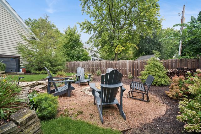 629 West Lane, Geneva, IL 60134