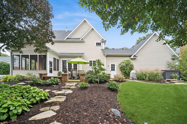 629 West Lane, Geneva, IL 60134