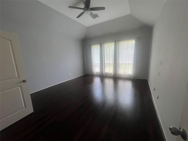 2911 Meadows Pond Lane, Pearland, TX 77584