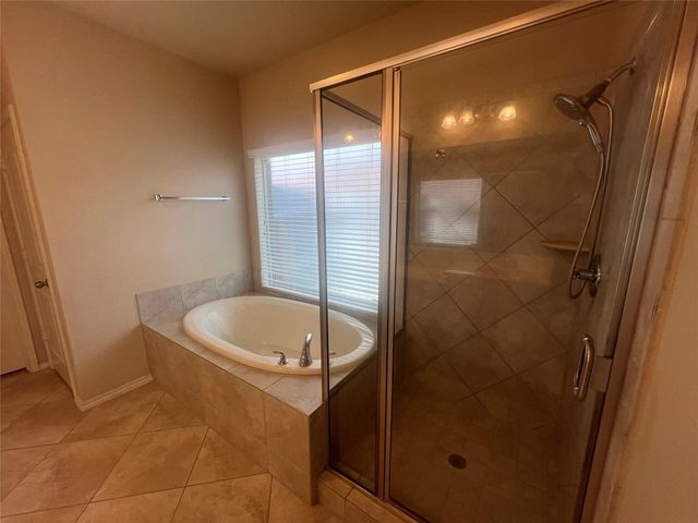 2911 Meadows Pond Lane, Pearland, TX 77584