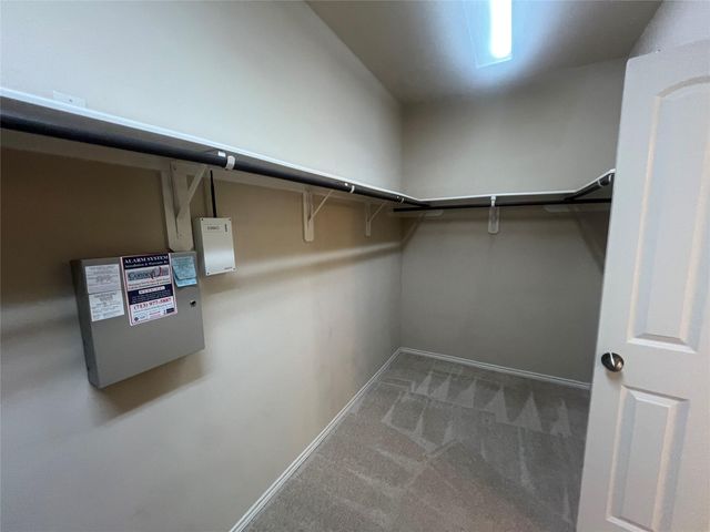 2911 Meadows Pond Lane, Pearland, TX 77584