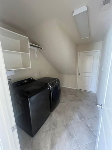 2911 Meadows Pond Lane, Pearland, TX 77584