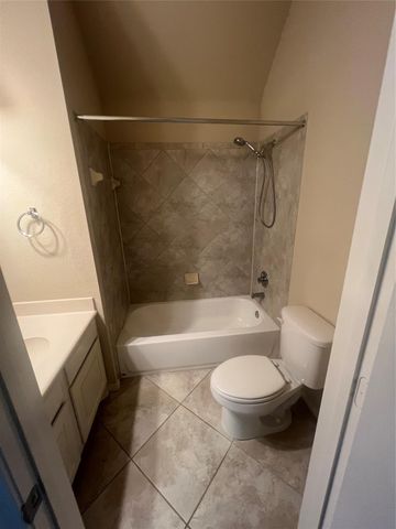 2911 Meadows Pond Lane, Pearland, TX 77584