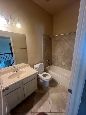 2911 Meadows Pond Lane, Pearland, TX 77584