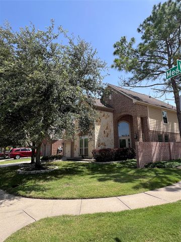 2911 Meadows Pond Lane, Pearland, TX 77584