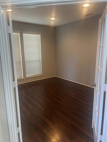 2911 Meadows Pond Lane, Pearland, TX 77584