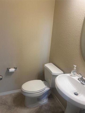 2911 Meadows Pond Lane, Pearland, TX 77584