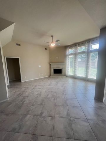 2911 Meadows Pond Lane, Pearland, TX 77584