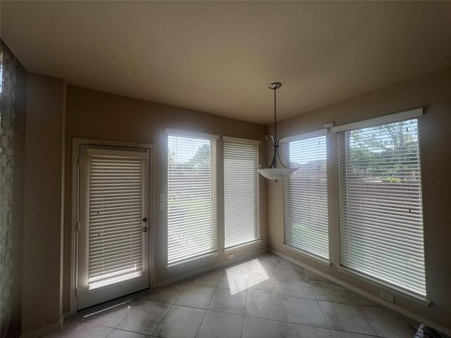 2911 Meadows Pond Lane, Pearland, TX 77584