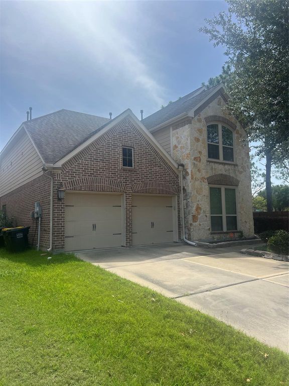 2911 Meadows Pond Lane, Pearland, TX 77584