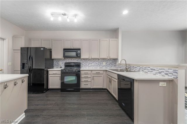 33136 Fairport Drive, Avon Lake, OH 44012